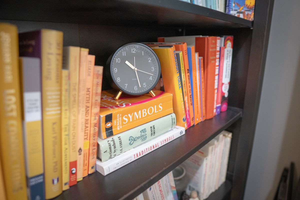 Books and a clock on Aly's bookshelf